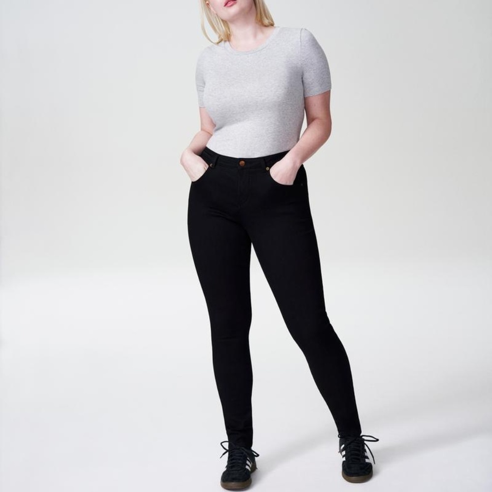 Universal Standard Seine Mid Rise Jeans Black 6